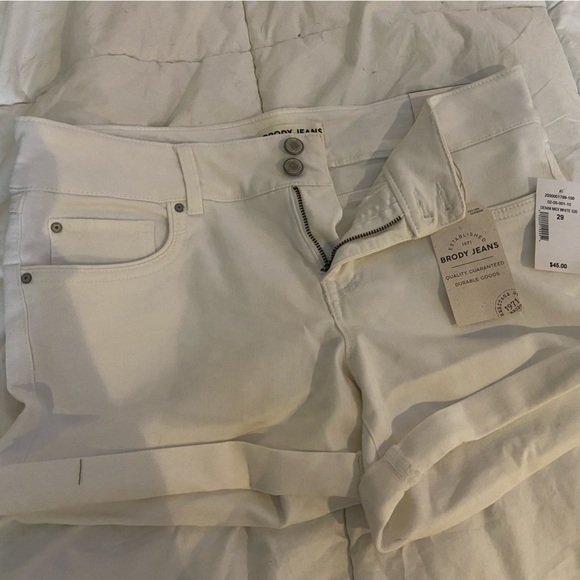 Brody NWT white denim shorts. Size 29 - Picture 2 of 3